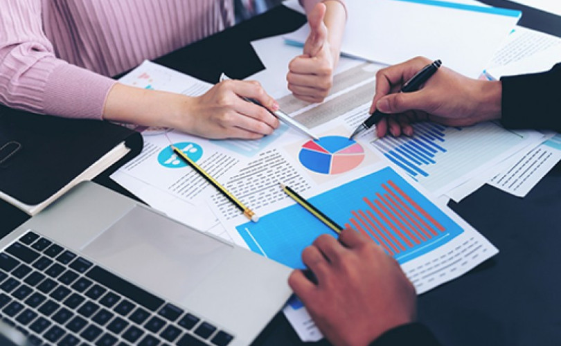 إدارة مشروعات التدريب والتطوير الإداري وفق أهداف الرؤية